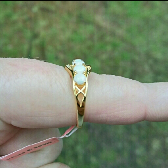 Australian White Opal & Zircon Ring - Picture 3 of 3